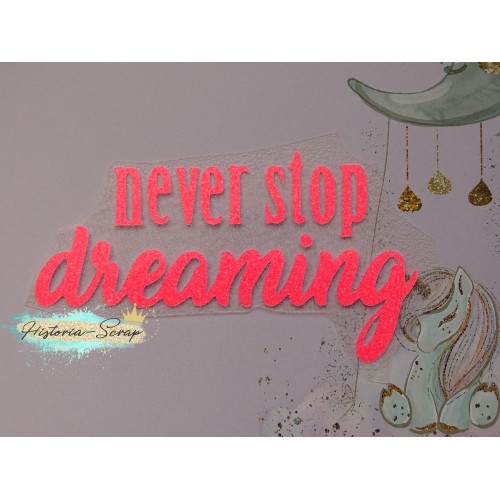 Надпись из термотрансфера "Never stop dreaming", цвет неоновый персиковый глиттер, ширина 108 мм